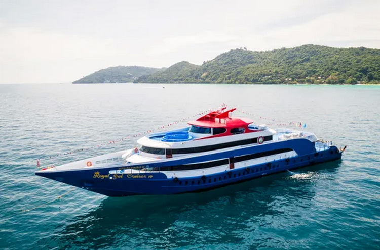 Phi Phi Island Full Day Big Boat Tour First Class Seats